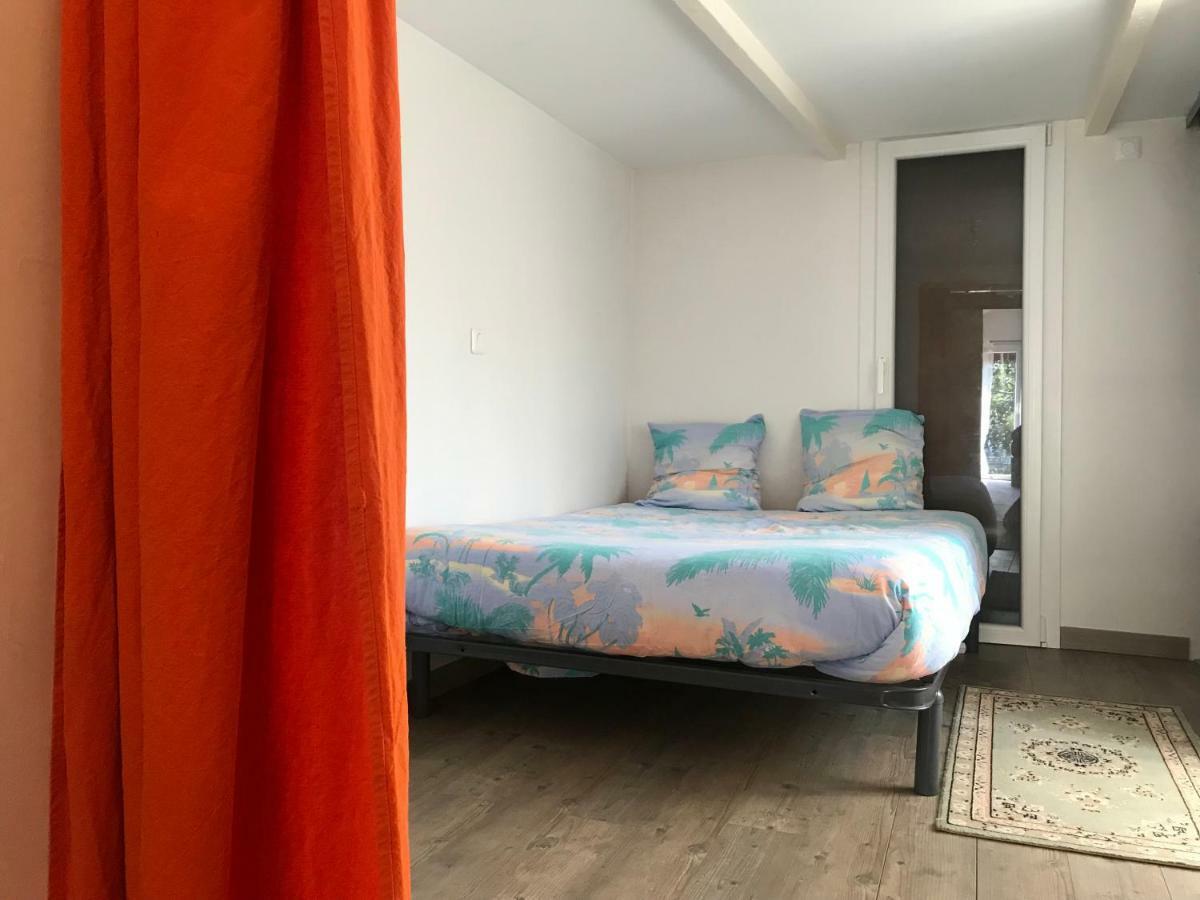 Joli Studio Au Calme Lägenhet Bassens  Exteriör bild